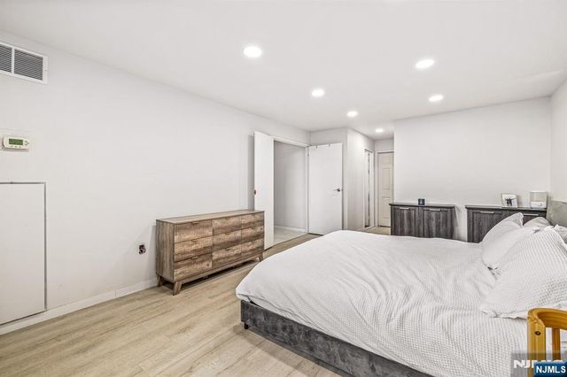 427 Harmon Cove Tower 427, Secaucus, NJ 07094