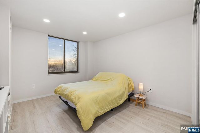 427 Harmon Cove Tower 427, Secaucus, NJ 07094