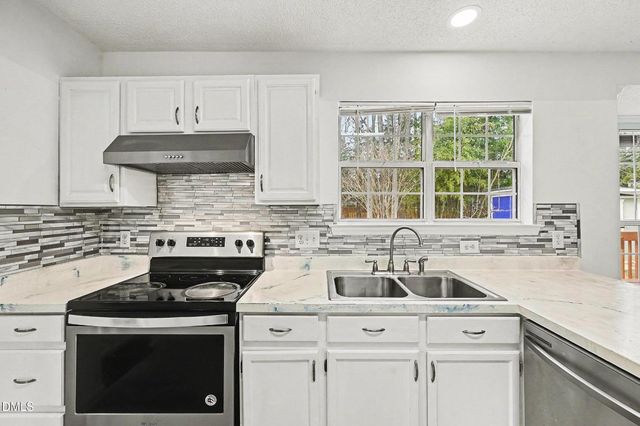 215 Trailview Drive, Cary, NC 27513