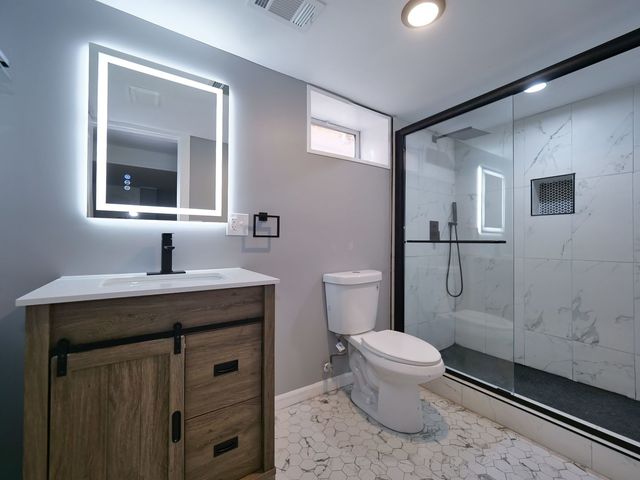 8415 Trumbull Avenue, Skokie, IL 60076