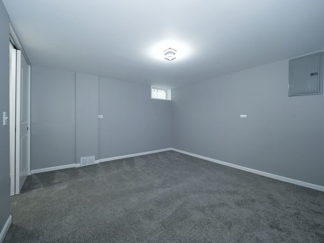 8415 Trumbull Avenue, Skokie, IL 60076