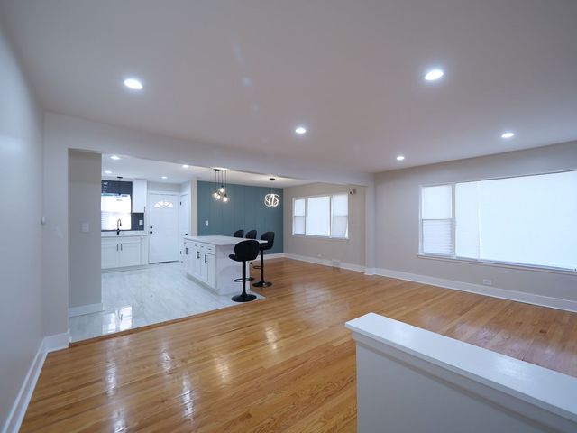 8415 Trumbull Avenue, Skokie, IL 60076