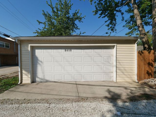 8415 Trumbull Avenue, Skokie, IL 60076