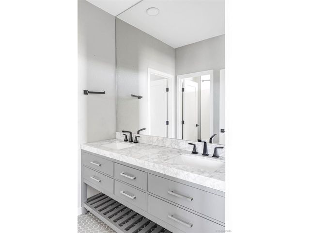 49447 Antelope Dr E, Bennett, CO 80102