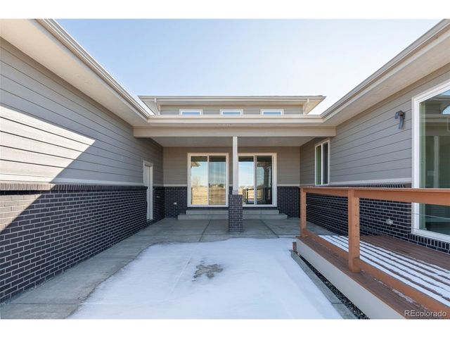 49447 Antelope Dr E, Bennett, CO 80102