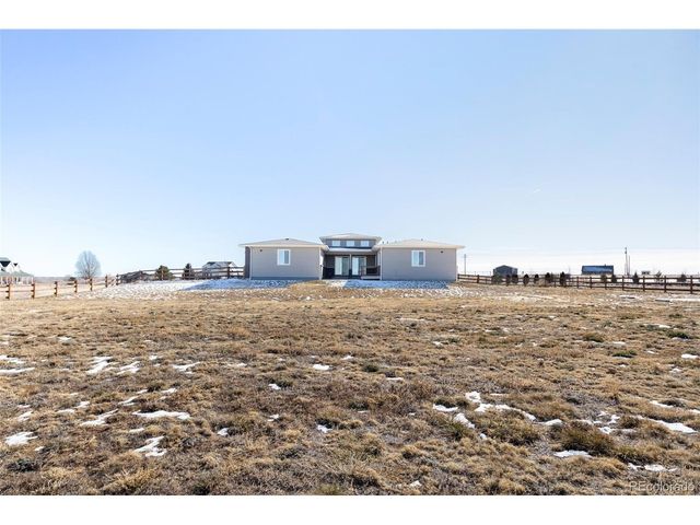 49447 Antelope Dr E, Bennett, CO 80102