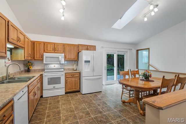 1054 Fawn Ridge Drive, O'fallon, MO 63366