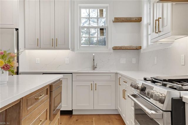 300 Bay Colony DR, Virginia Beach, VA 23451