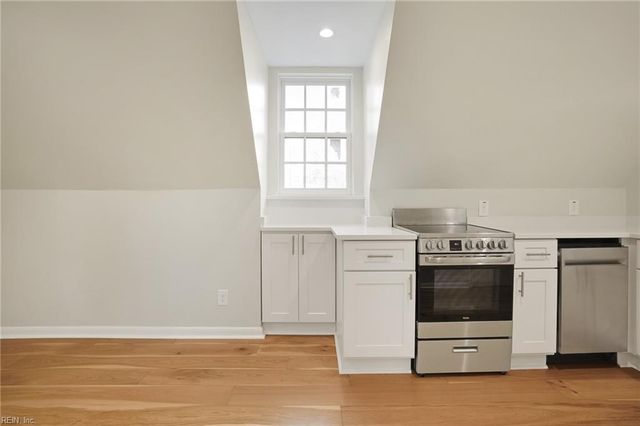 300 Bay Colony DR, Virginia Beach, VA 23451