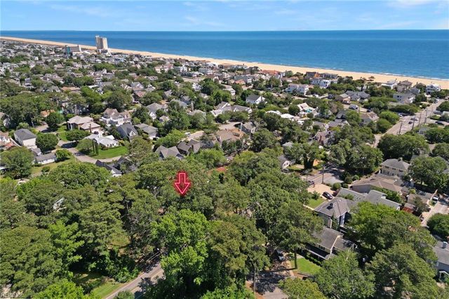 300 Bay Colony DR, Virginia Beach, VA 23451