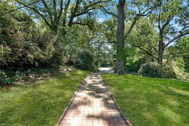 300 Bay Colony DR, Virginia Beach, VA 23451