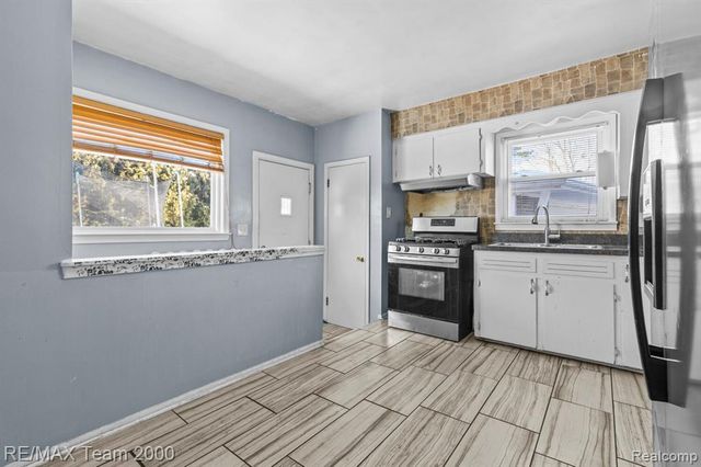 9 Christine Court, Dearborn, MI 48124