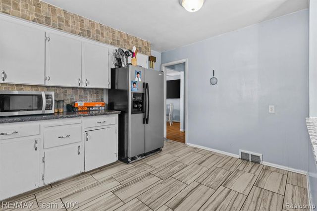 9 Christine Court, Dearborn, MI 48124