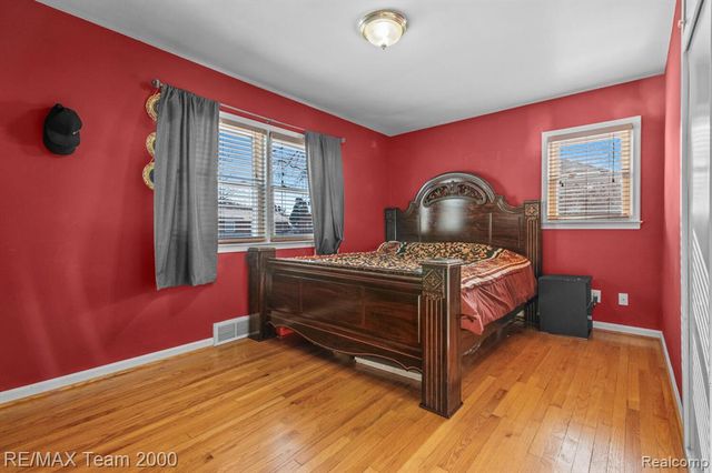 9 Christine Court, Dearborn, MI 48124