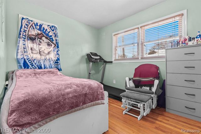 9 Christine Court, Dearborn, MI 48124