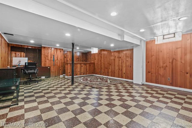 9 Christine Court, Dearborn, MI 48124