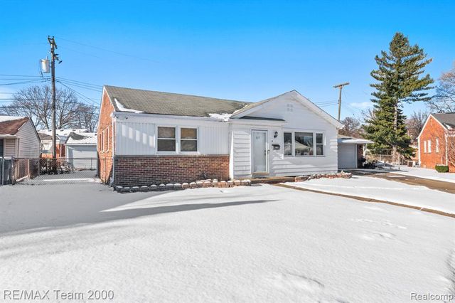 9 Christine Court, Dearborn, MI 48124