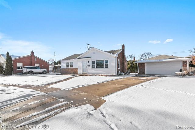 9 Christine Court, Dearborn, MI 48124