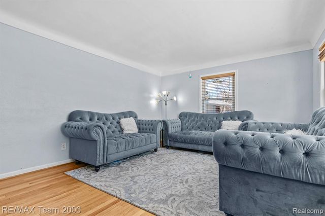 9 Christine Court, Dearborn, MI 48124