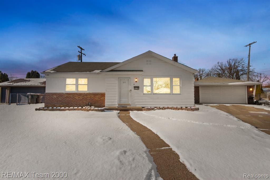 9 Christine Court, Dearborn, MI 48124