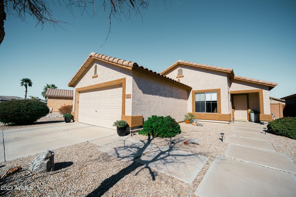 88 E LUPINE Place, San Tan Valley, AZ 85143 — photo 3