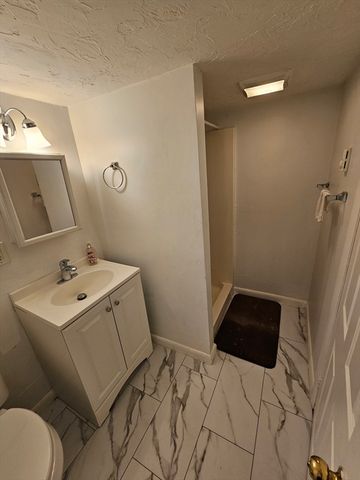 10 Marmion Ave, Worcester, MA 01606