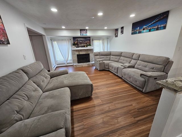 10 Marmion Ave, Worcester, MA 01606