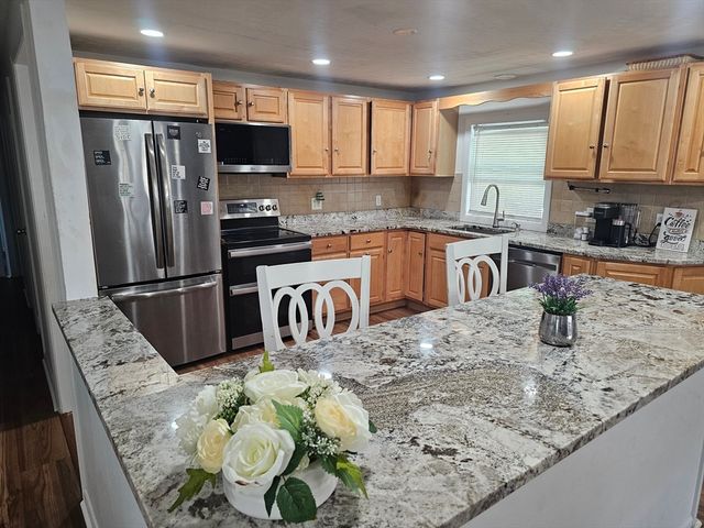 10 Marmion Ave, Worcester, MA 01606