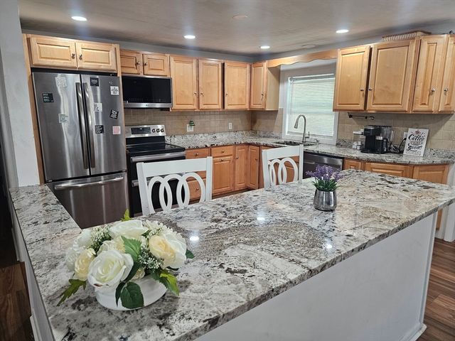 10 Marmion Ave, Worcester, MA 01606