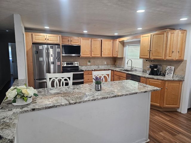 10 Marmion Ave, Worcester, MA 01606