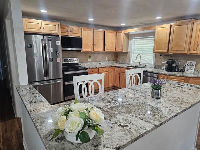 10 Marmion Ave, Worcester, MA 01606