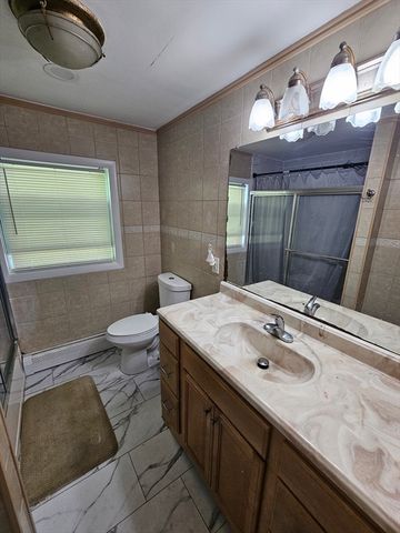 10 Marmion Ave, Worcester, MA 01606