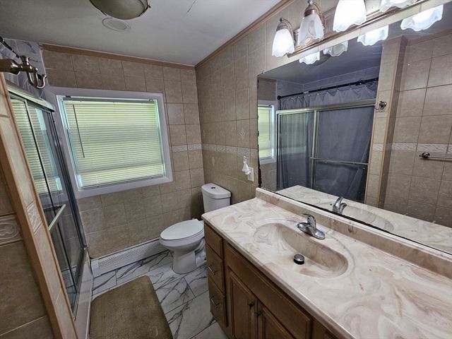 10 Marmion Ave, Worcester, MA 01606