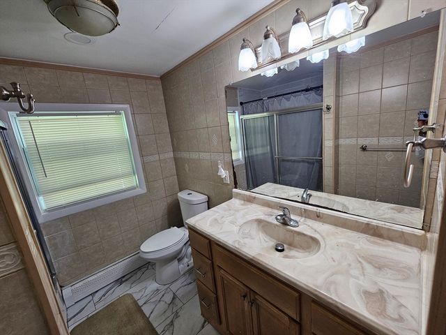 10 Marmion Ave, Worcester, MA 01606