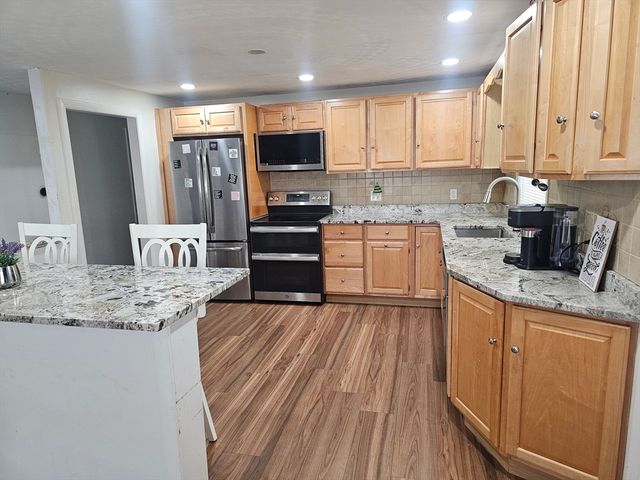 10 Marmion Ave, Worcester, MA 01606