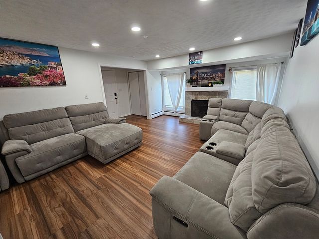 10 Marmion Ave, Worcester, MA 01606