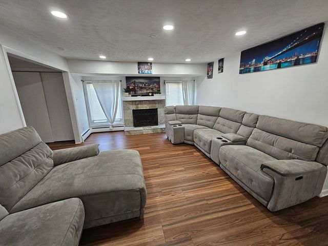 10 Marmion Ave, Worcester, MA 01606