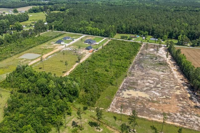 622 Hulls Island Rd., Loris, SC 29569