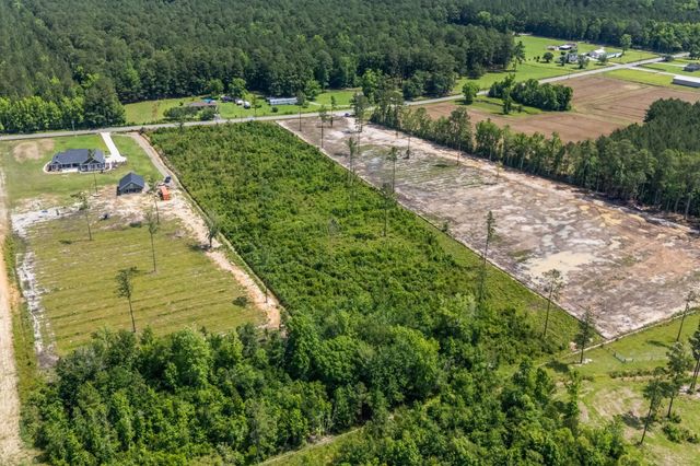 622 Hulls Island Rd., Loris, SC 29569