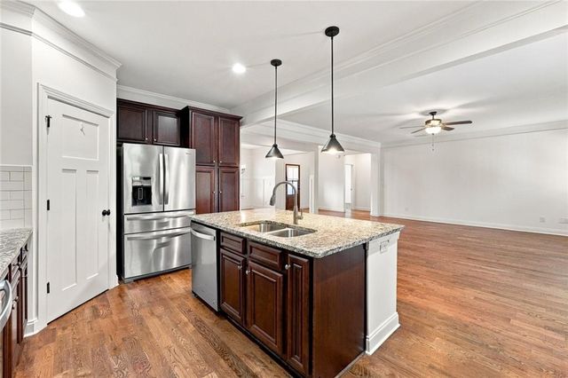 423 Spring Lake Hills, White, GA 30184