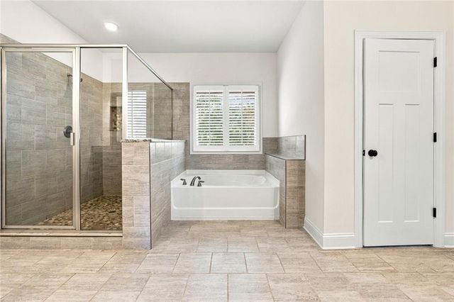 423 Spring Lake Hills, White, GA 30184