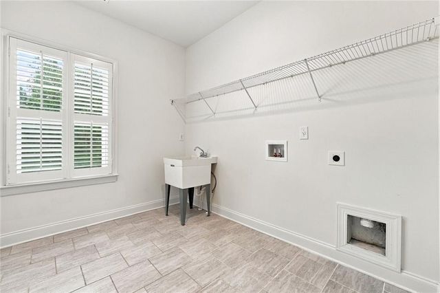 423 Spring Lake Hills, White, GA 30184