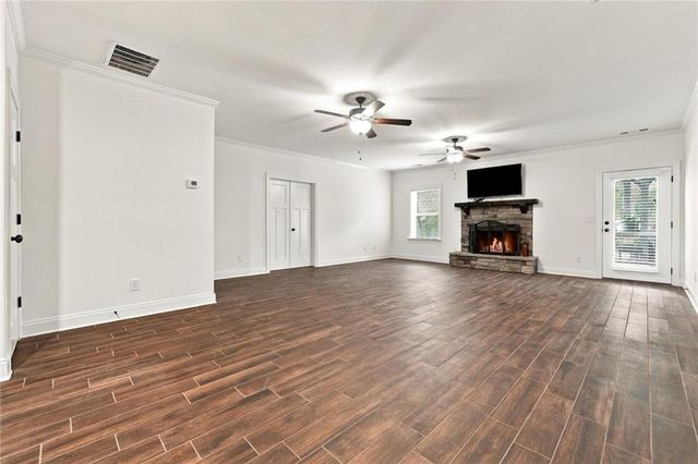 423 Spring Lake Hills, White, GA 30184