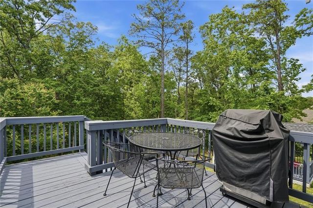 423 Spring Lake Hills, White, GA 30184
