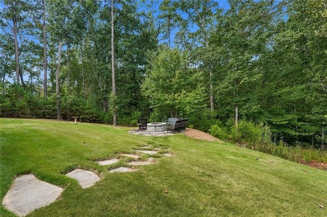 423 Spring Lake Hills, White, GA 30184