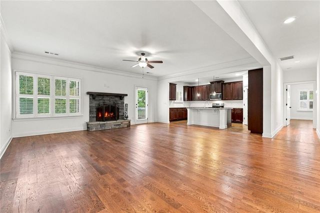 423 Spring Lake Hills, White, GA 30184
