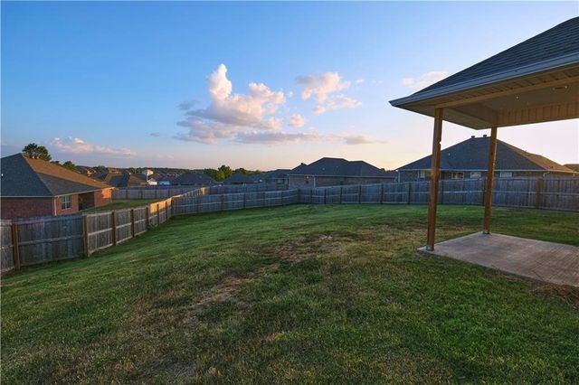 2113 Ridge Street, Gentry, AR 72734