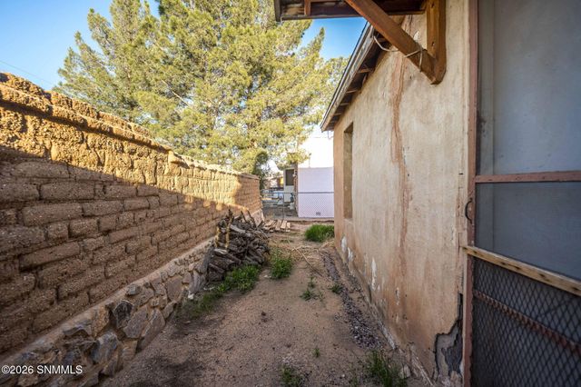 990 Brownlee Avenue, Las Cruces, NM 88005