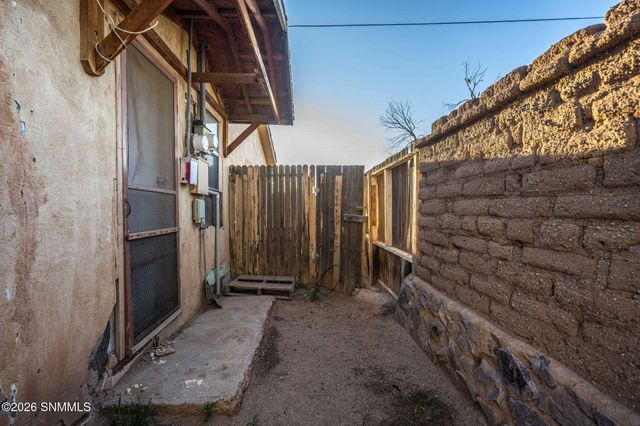 990 Brownlee Avenue, Las Cruces, NM 88005