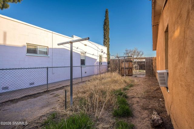 990 Brownlee Avenue, Las Cruces, NM 88005